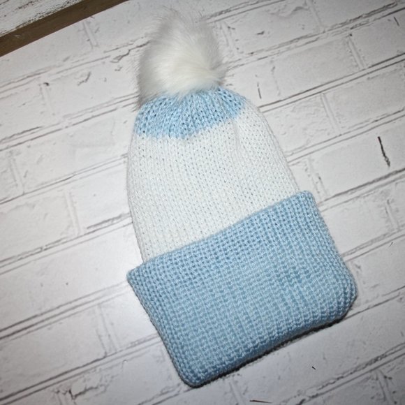 ❄️ Light Blue & White Knit Beanie with Fur Pom – Handmade · NWT · One Size - Picture 3 of 4